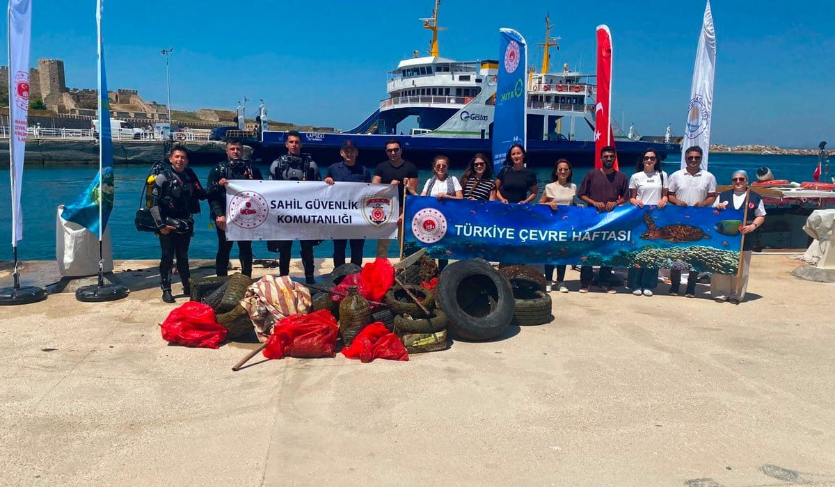 Bozcaada’da Deniz Dibi ve Kıyı Temizliği Yapıldı