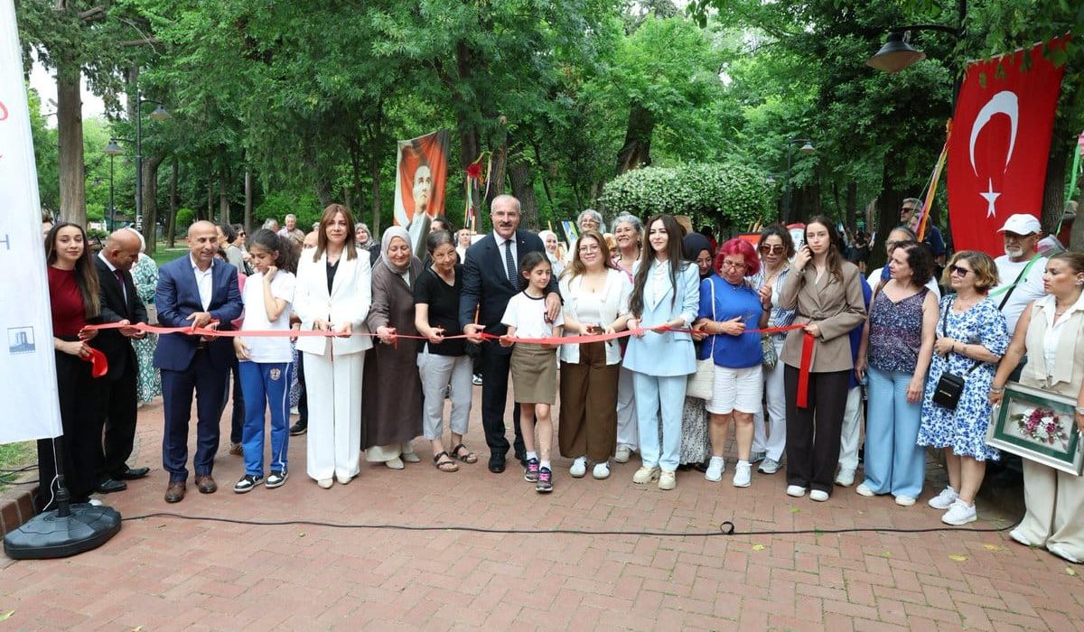Vali Toraman, Hayat Boyu Öğrenme Sergisi’nde Kursiyerlerle Buluştu
