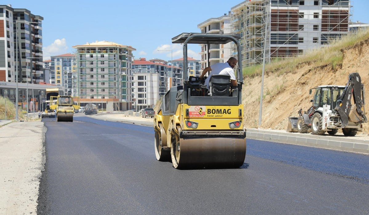 Edirne’de Asfalt ve Refüj Çalışmaları Hız Kesmiyor