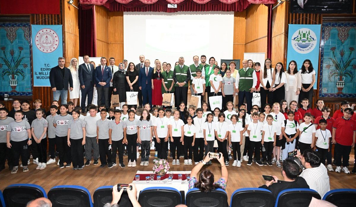 Vali Sezer, Yeşilay Sağlık Yaşam Ligi’nde 20 bin öğrenciye ödül verdi