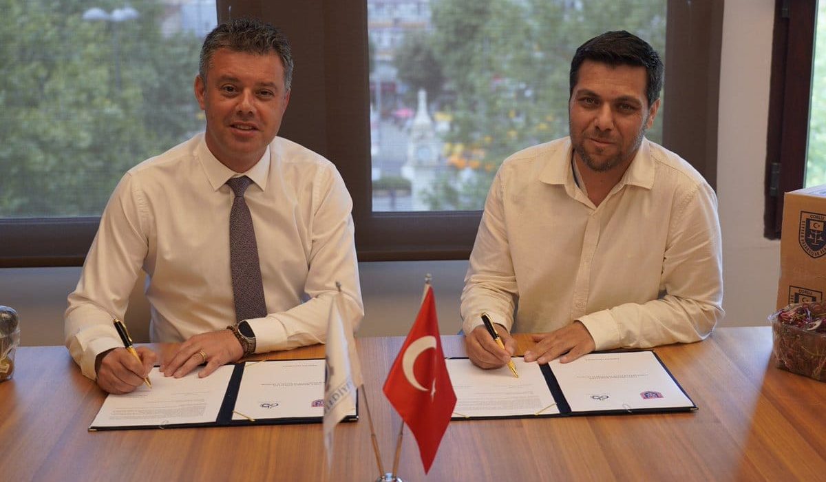 Çorlu’da dar gelirli ailelerin çocuklarına taze meyve desteği
