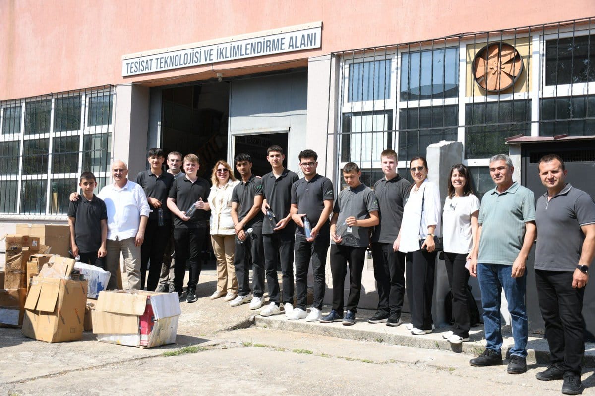 Öğrencilerden 180 kilo karton atık: Çevre bilinci meyve verdi