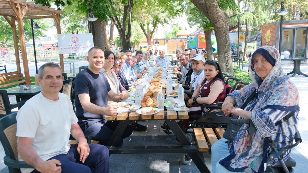 Engelleri Aşan Kahvaltı: Sevgi ve Dayanışma Buluşması