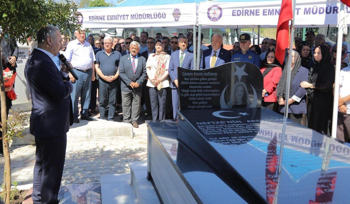 Vali Sezer Şehit Kabirlerinde Dua Etti