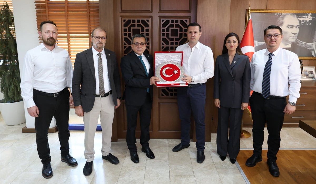 Rafet Okay ve Yönetimi Belediyede Ağırlandı