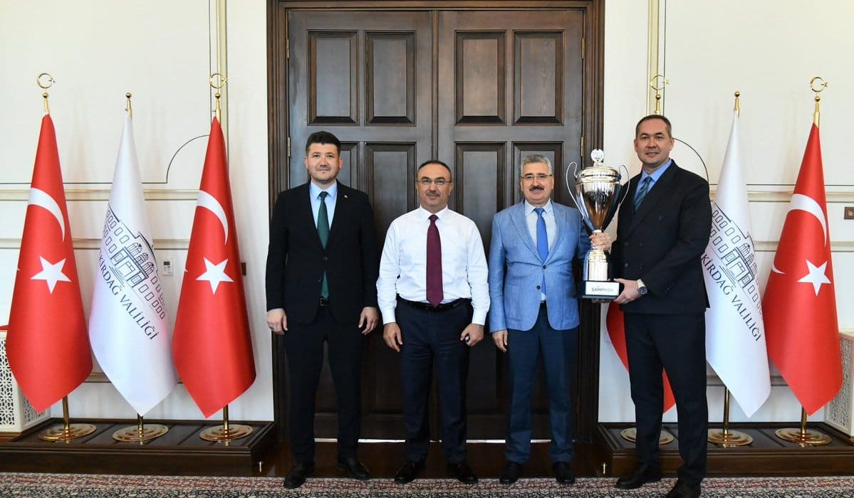 Vali Soytürk’ten şampiyon basketbol takımına kabul