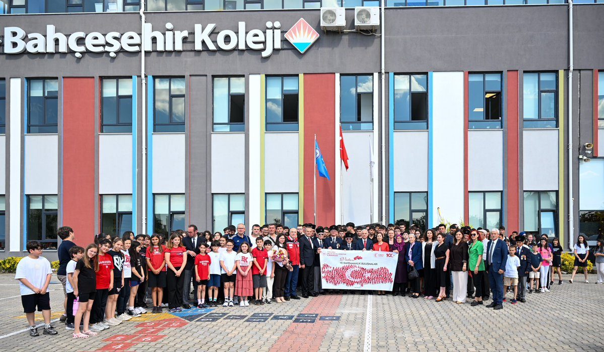 Şehit Aileleri Gençlerle Buluştu: Kahramanlık Ruhu Yaşatılıyor