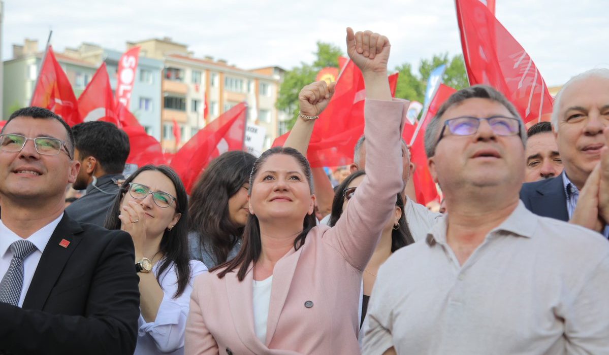 Adalet ve Değişim Talebi Meydanlarda Büyüyor