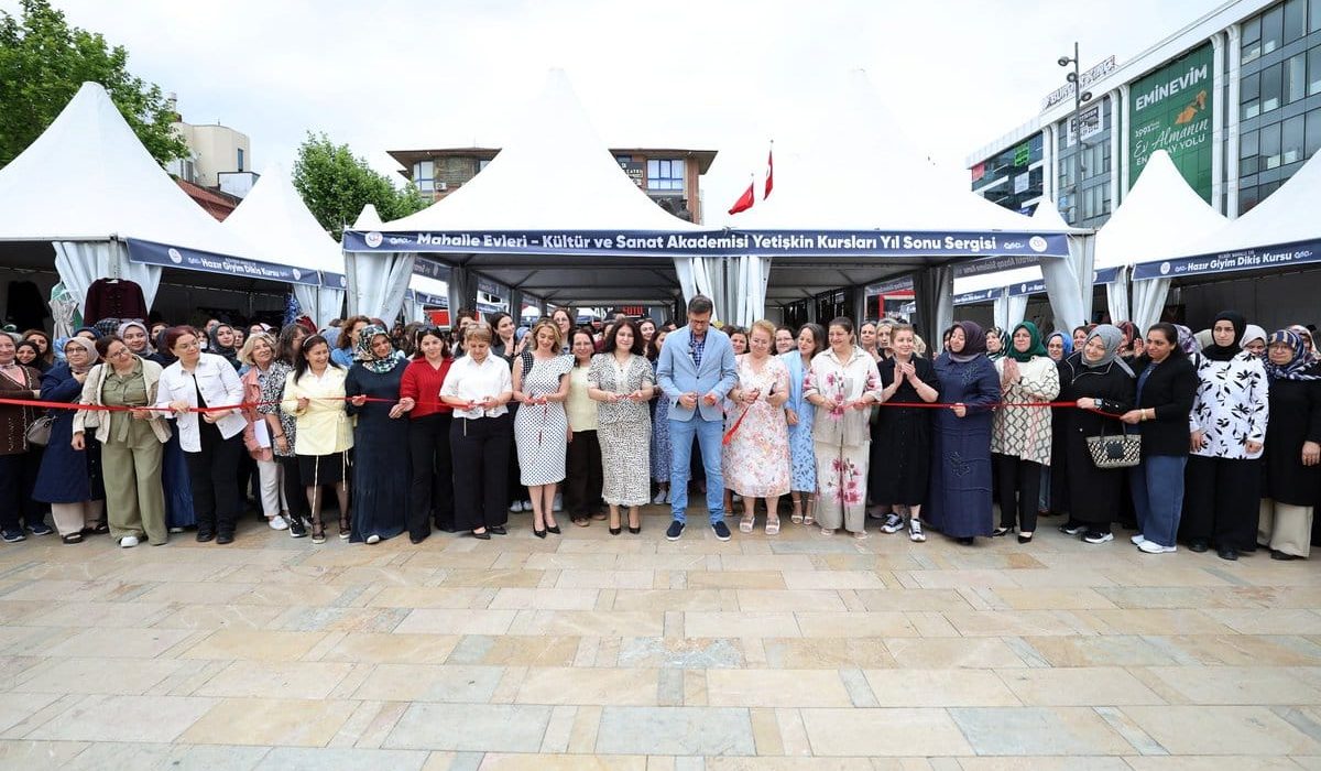 Mahalle Evleri Sergisi Cumhuriyet Meydanı’nda Sanatseverlerle Buluştu