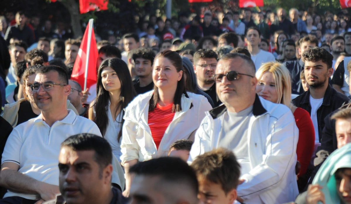 Gölet Park’ta Milli Takım Coşkusu: Destek Tam, İnanç Tam!