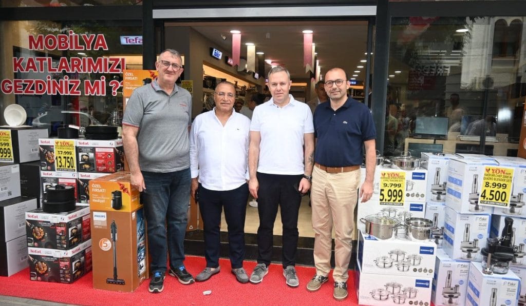 Soner Ilık, Yön AVM Kırklareli mağazasının açılışında Mustafa Kama ve Remzi Çiçek'le birlikte