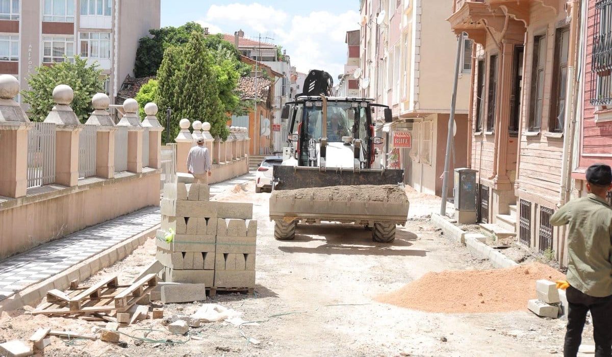 Ortakapı Caddesi’nde Kaldırım Yenileme Çalışmaları Sürüyor