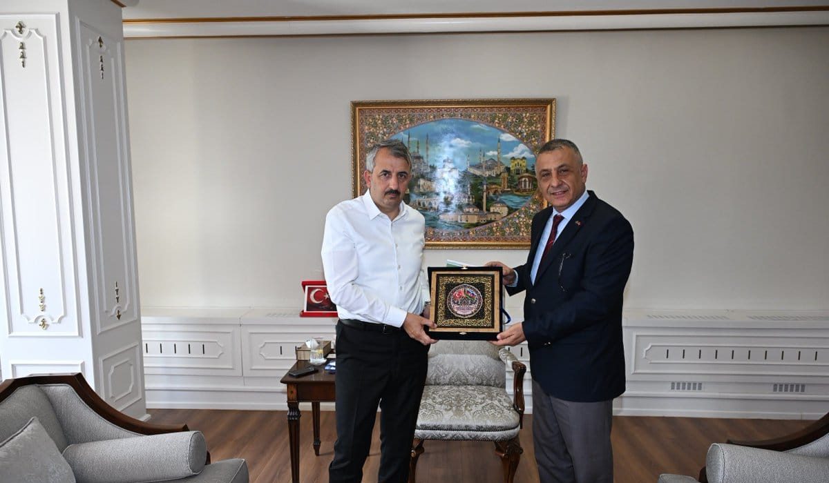 Edirne’de Azerbaycan Evi Derneği’nden Vali Sezer’e Ziyaret