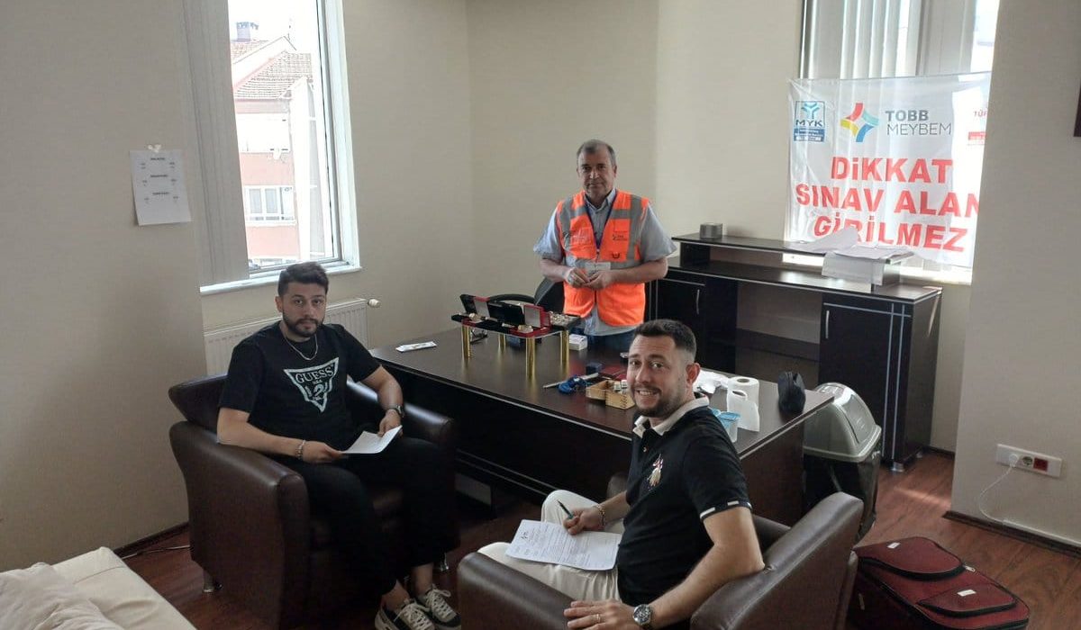 Kuyumcu Adayları Mesleki Yeterlilik Sınavını Geçti