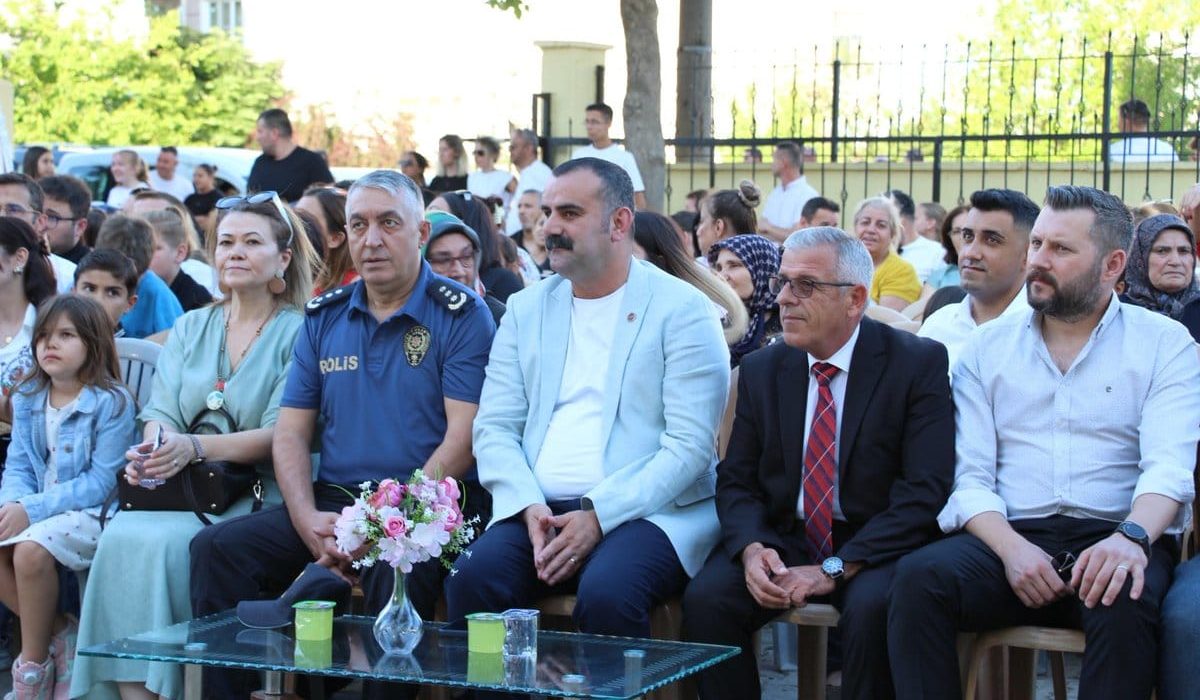 Demokrasi İlköğretim’de Coşkulu Mezuniyet Töreni