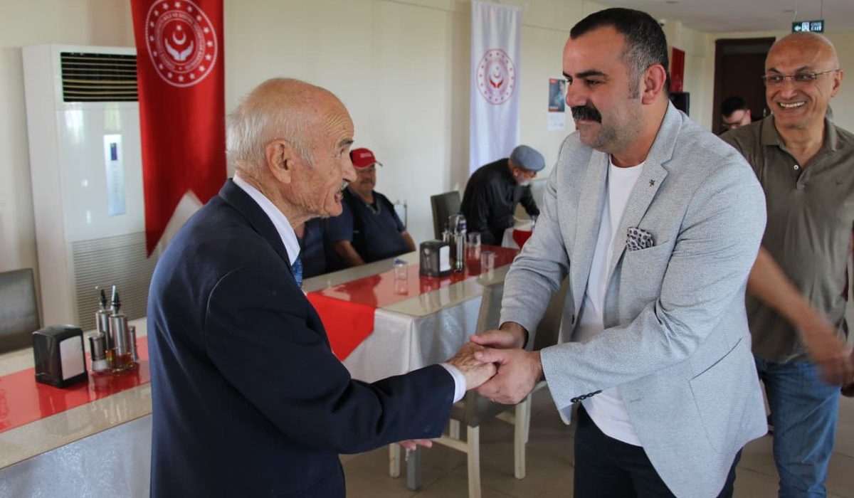 Babalar Günü’nde huzurevinde anlamlı buluşma