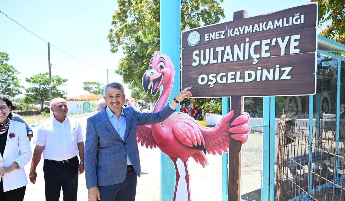 Enez’de 42 Bina Turkuaza Boyandı, Köy Açık Hava Platosuna Döndü