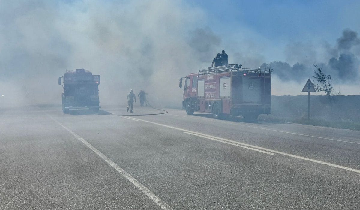 Edirne’de 400 Dönüm Tarla Yangını Kontrol Altına Alındı