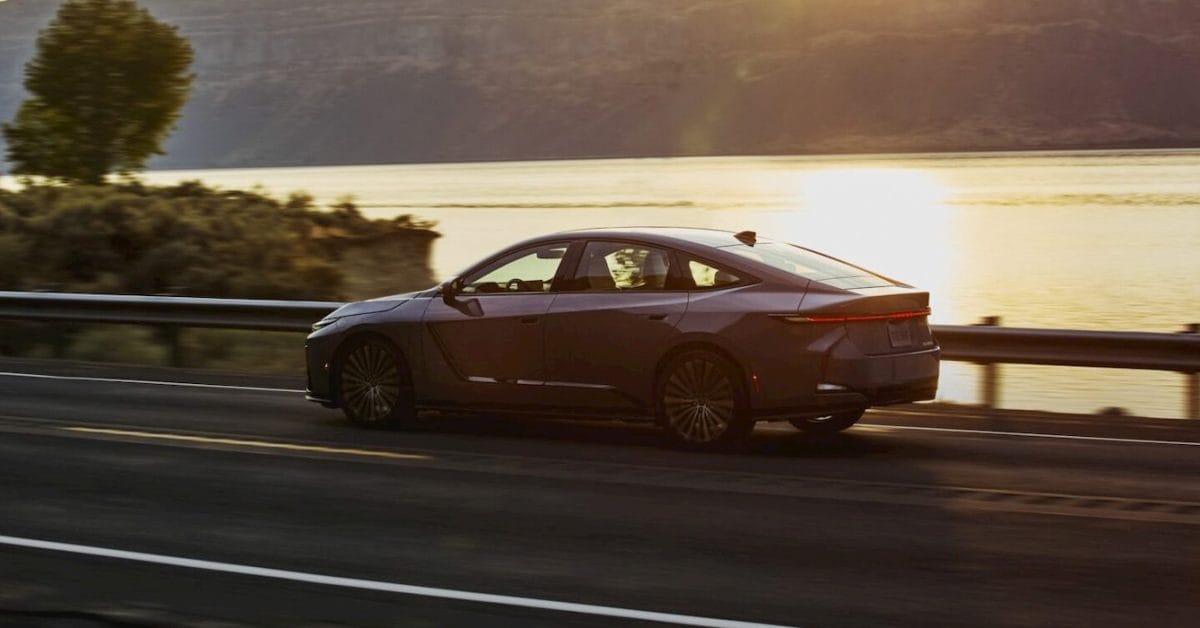 Lexus ES EV gerçek dünyada 293 mil menzil sundu