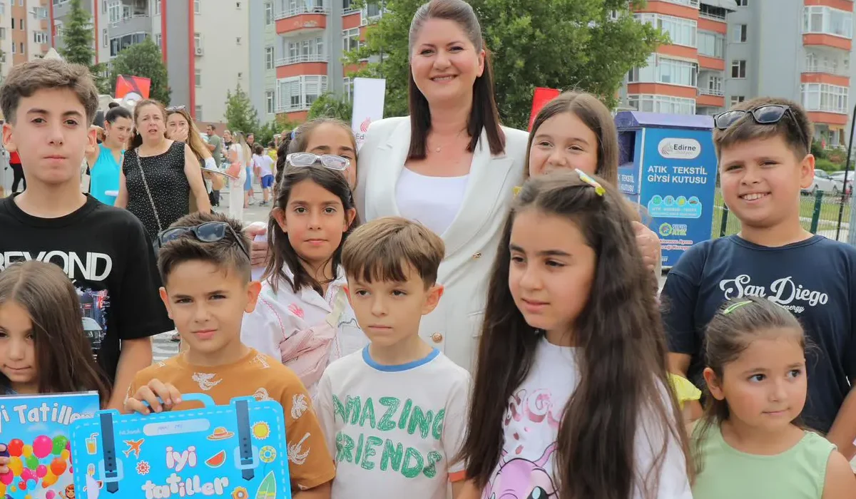 Başkan Gencan, Karne Gününde Çocuklarla Güvenli Sokakta Buluştu