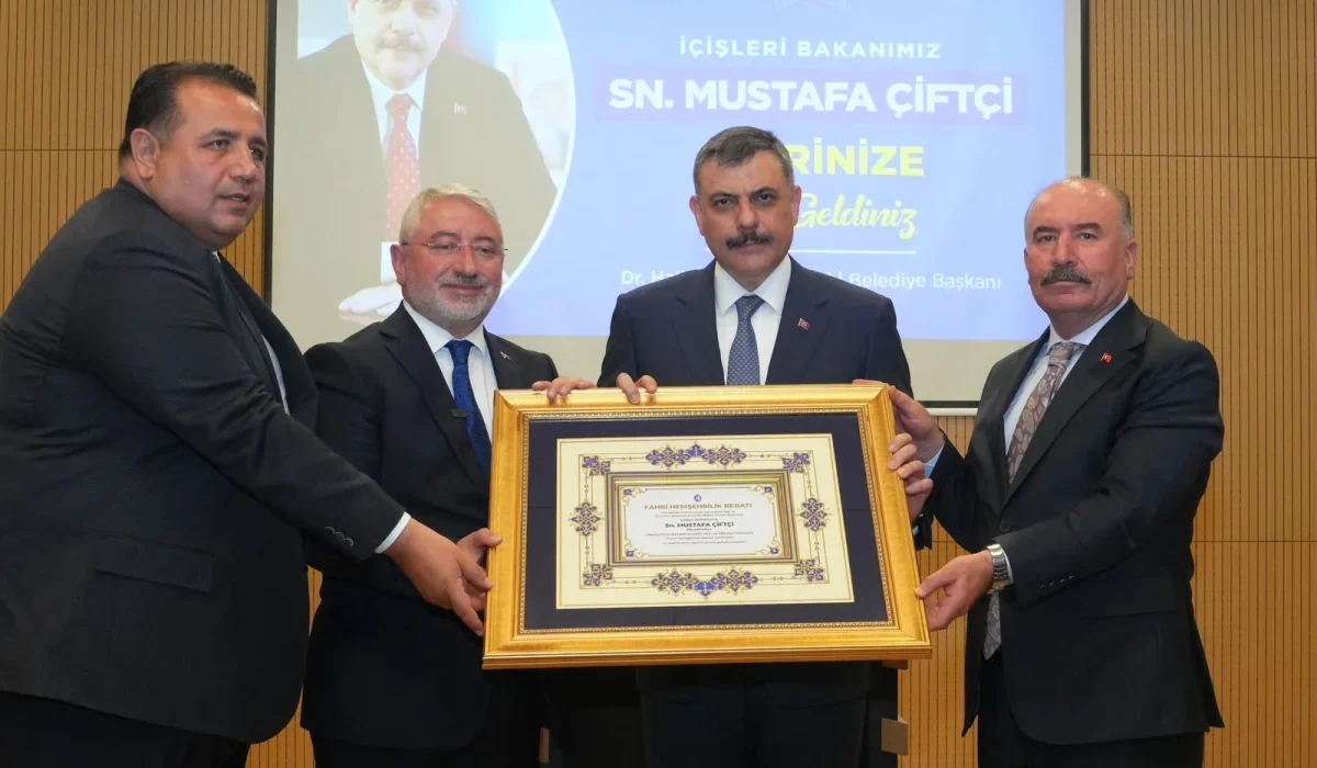 İçişleri Bakanı Çiftçi’ye Çorum’dan Fahri Hemşerilik Beratı