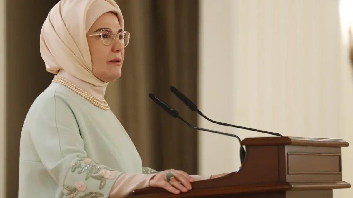 Emine Erdoğan’dan deprem bölgesindeki eğitime tam destek