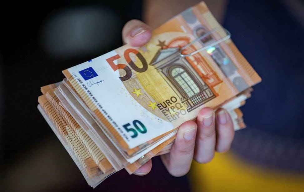 Fransa’da zenginlik sınırı: Aylık 4 bin 292 Euro