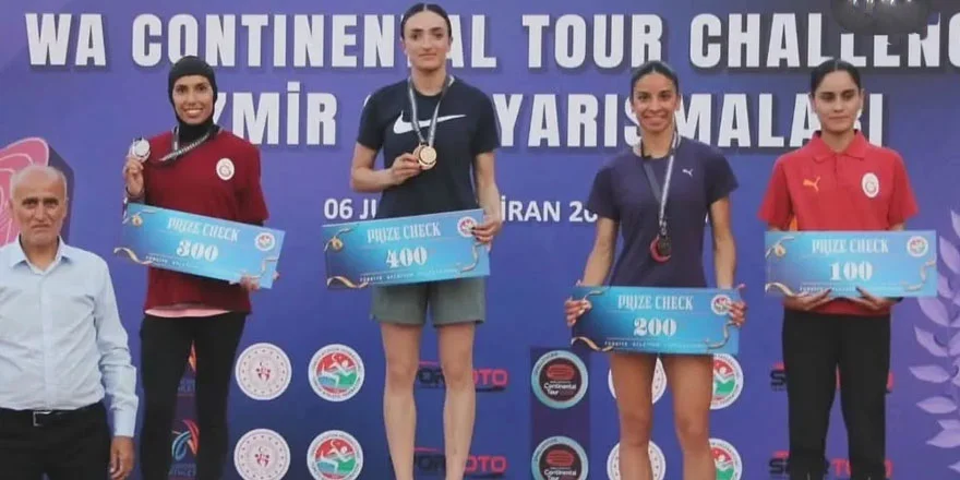 Karslı Atlet Tuğba Toptaş İzmir’de Çifte Altın Kazandı
