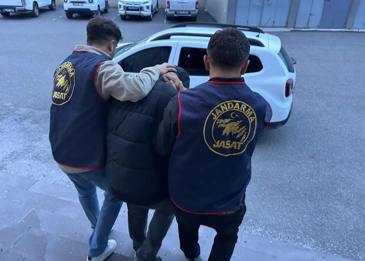Kars’ta 51 suç kaydıyla aranan şahıs JASAT operasyonuyla yakalandı
