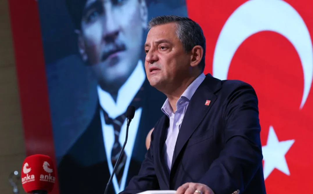 Özgür Özel’in Yeni Partisi ‘Yürüyüş’ün Logosu Sızdı