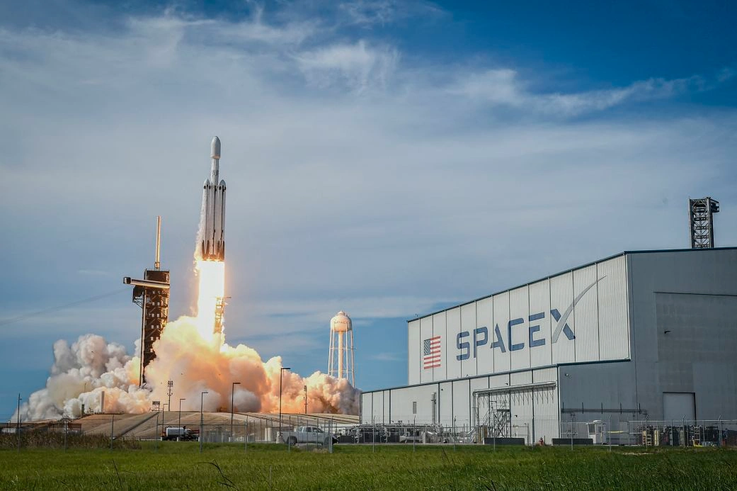 SpaceX Nasdaq’ta: Elon Musk Dünyanın İlk Trilyoneri Oldu