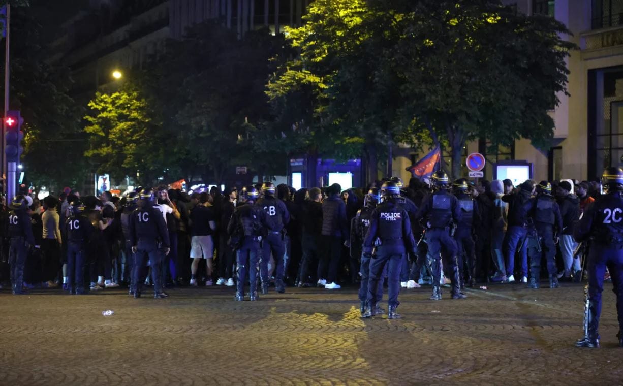 İspanya Mağlubiyeti Fransa’da Sokakları Karıştırdı