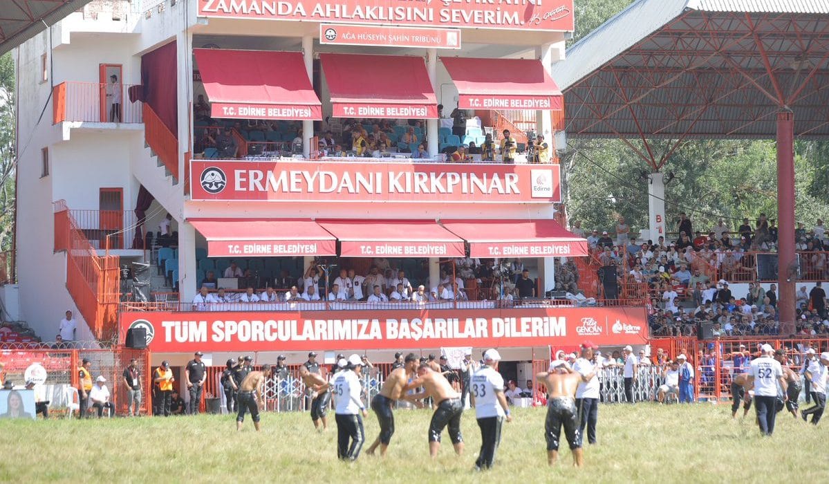 Kırkpınar’da Final Heyecanı: Er Meydanı Karıştı!