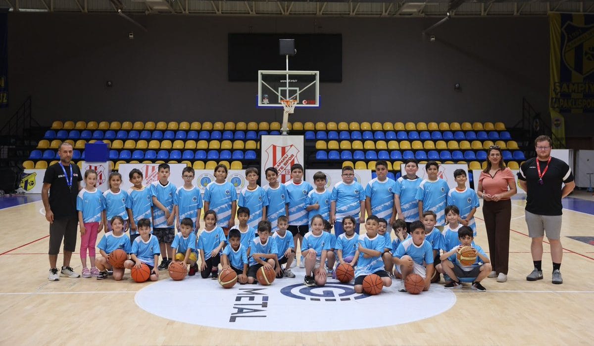 Minik Basketbolcular Parkede Yazı Verimli Geçiriyor