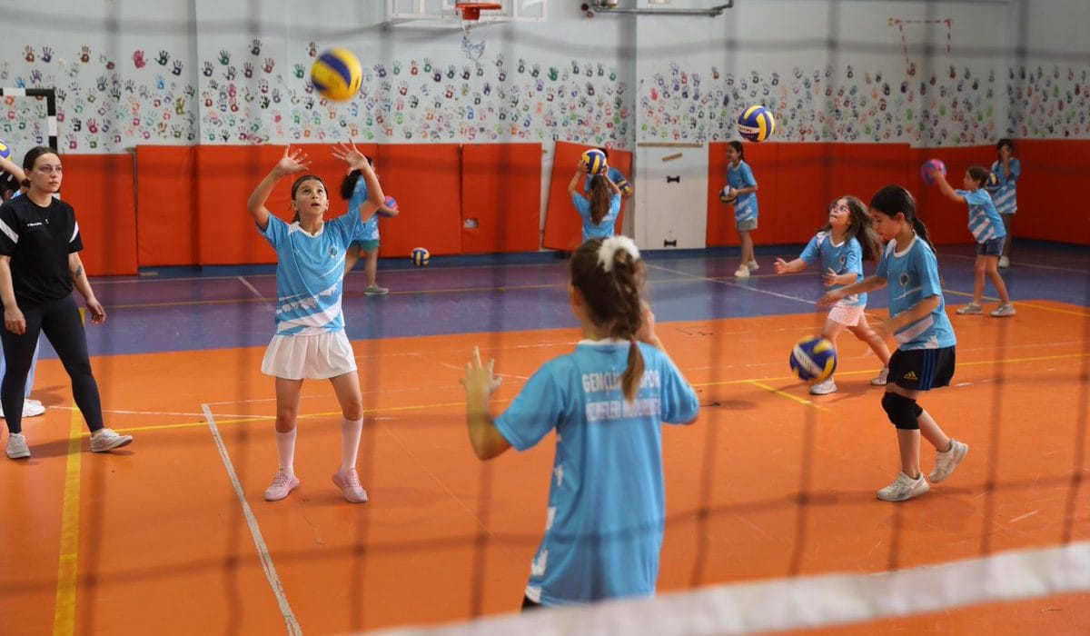 Kapaklı’da Dünya Voleybol Günü’nde Çocuklara Müjde!