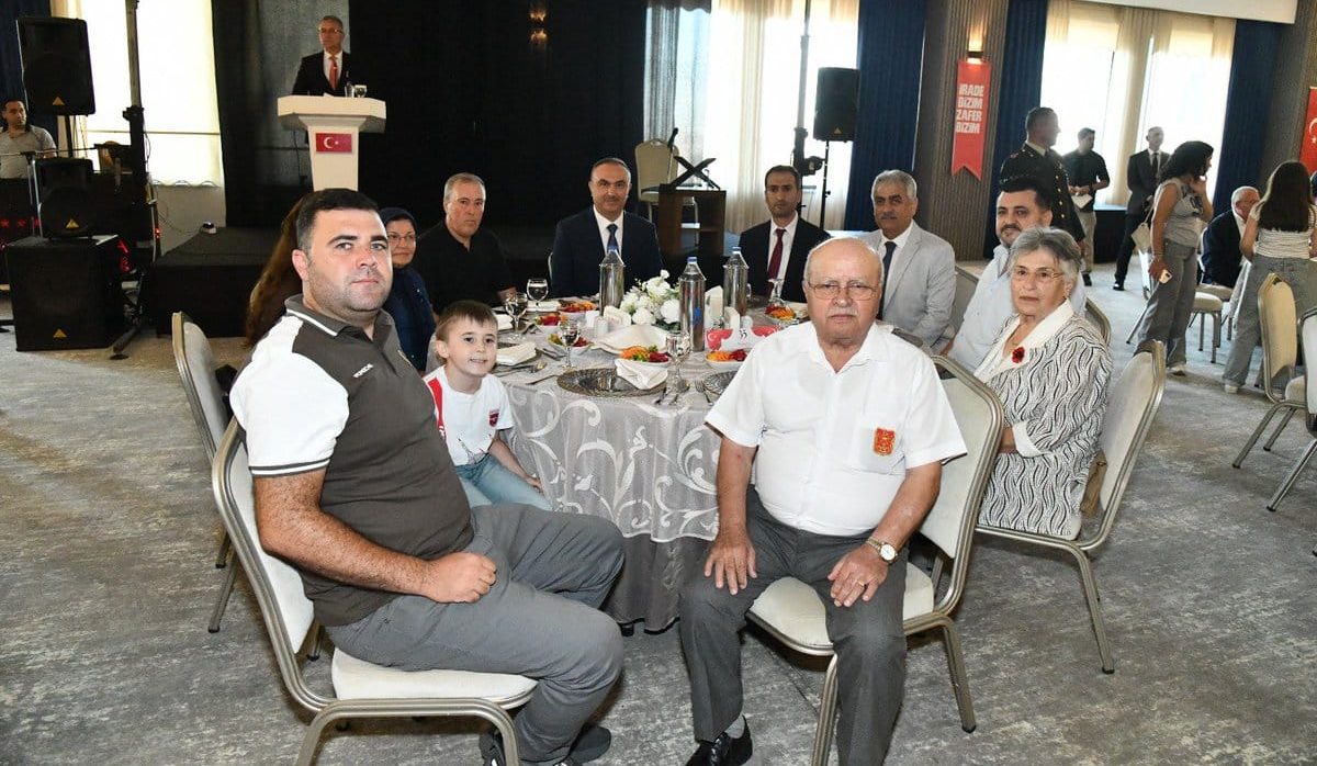 Şehit Aileleri ve Gazilere Vali Soytürk’ten Anlamlı Yemek