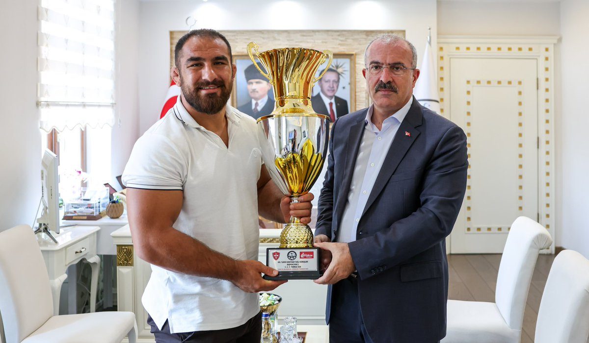 Kırkpınar finalisti Feyzullah Aktürk Vali Toraman’ı ziyaret etti