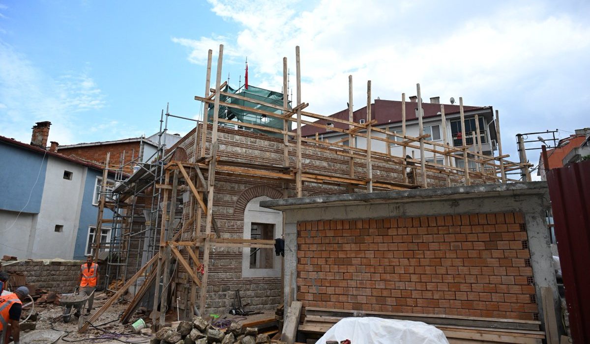 Vali Sezer, 500 Yıllık Çokalca Camii’nde İncelemelerde Bulundu