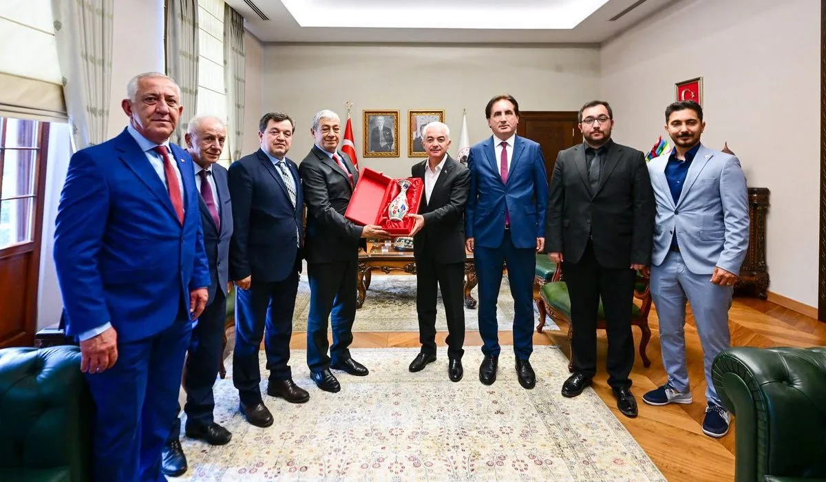 Vali Turan’dan Sağlık-Sen’e Destek Ziyareti