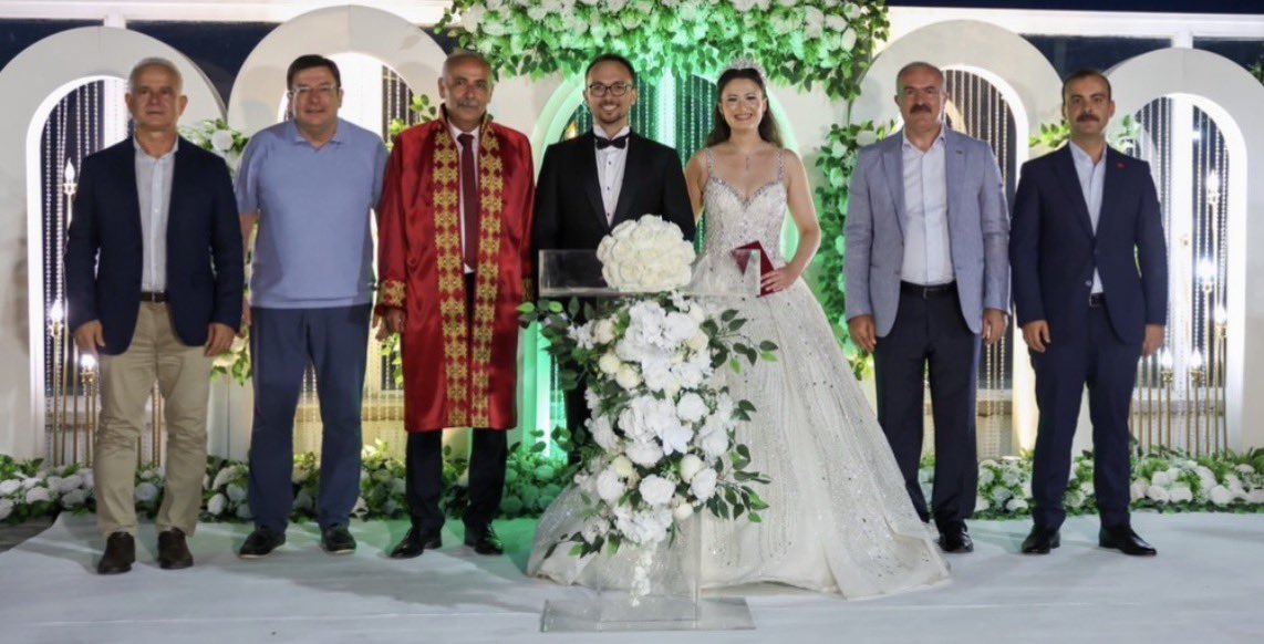 Vali Toraman, Eceabat Belediye Başkanı’nın oğlunun nikahına katıldı