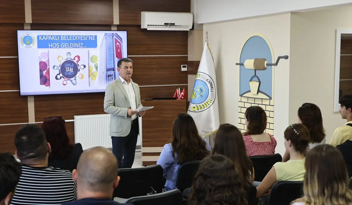 Başkan Kapaklı’dan Stajyer Gençlere Sürpriz Sohbet