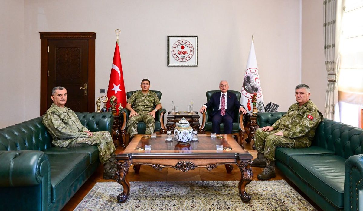 1’inci Ordu Komutanı Vali Turan’ı Ziyaret Etti