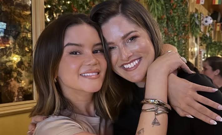 Maren Morris ve Cassadee Pope’tan Tutkulu Öpücük
