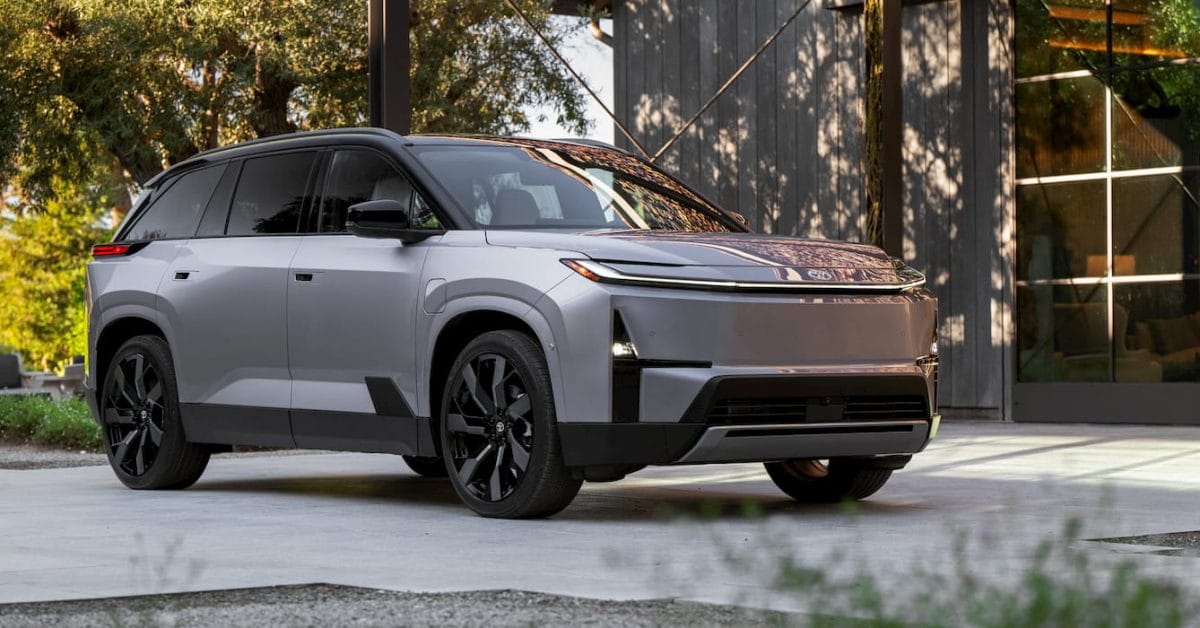 Toyota 3 Sıralı Elektrikli SUV’u Erteledi
