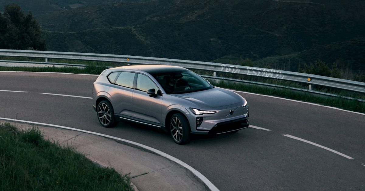 Volvo EX60, 330 Mil Menzille Bekleneni Aştı