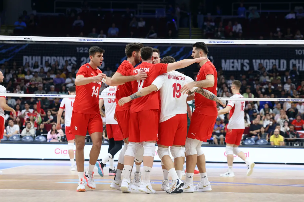 A Milli Voleybol’dan Sırbistan’a set vermeyen galibiyet