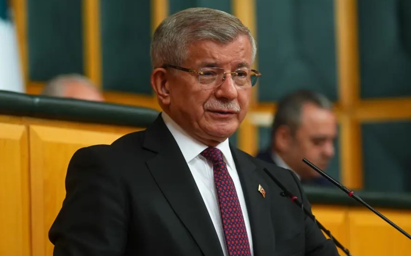 Davutoğlu Siyaseti Bıraktı: Gelecek Partisi Kapandı