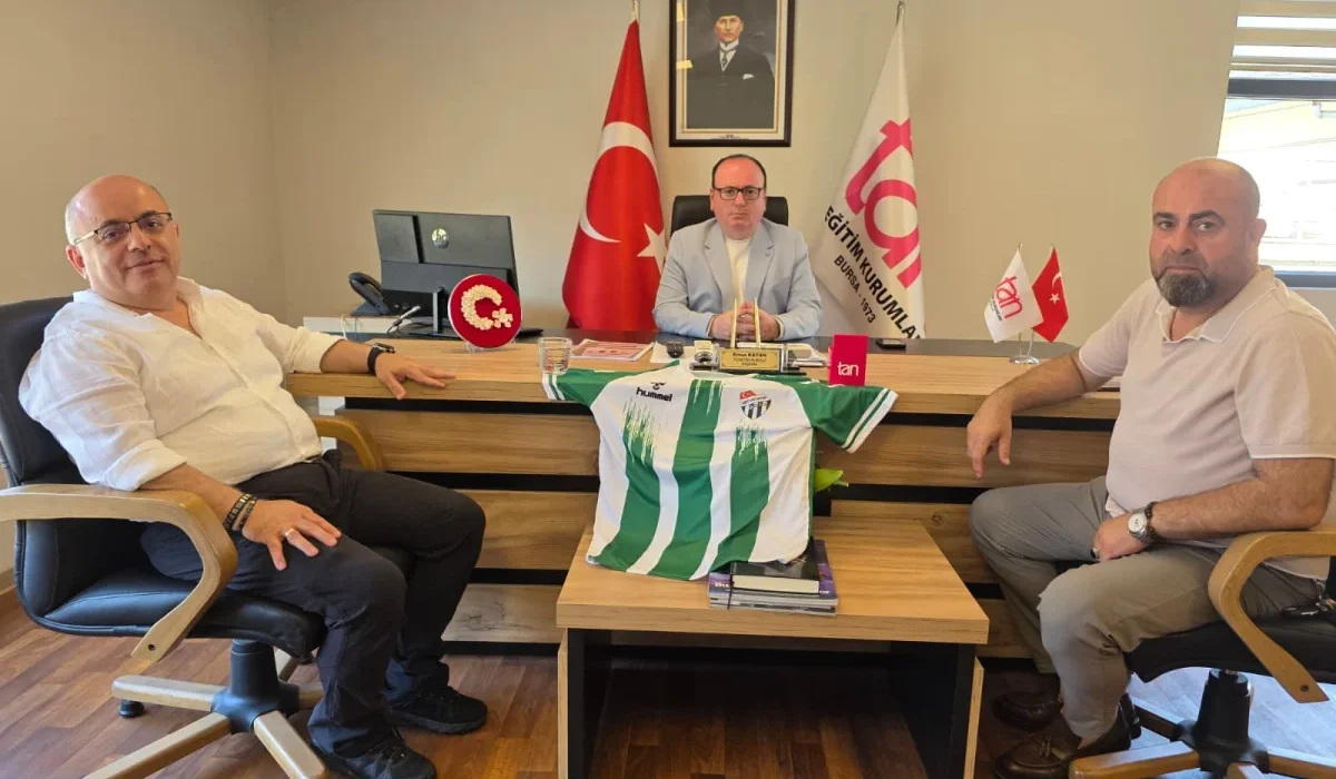 Artvinspor’un Kadın Voleyboluna İş İnsanı Erten Kayan’dan Destek
