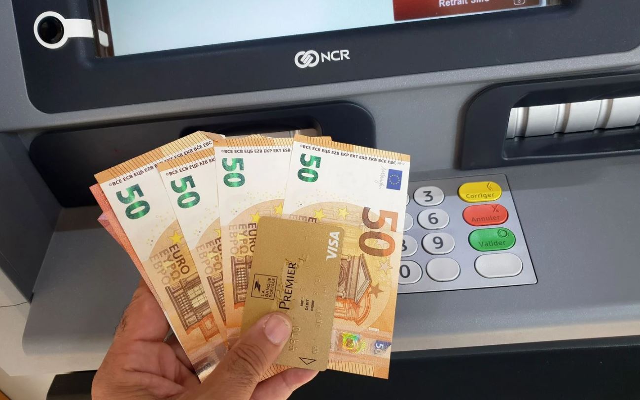 Fransa’da ATM’ler Tarihe Karışıyor: 1.800’den Fazlası Kaldırıldı