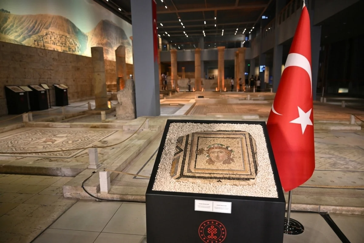 Çingene Kızı Mozaiği’nin 13. Parçası 60 Yıl Sonra Türkiye’de